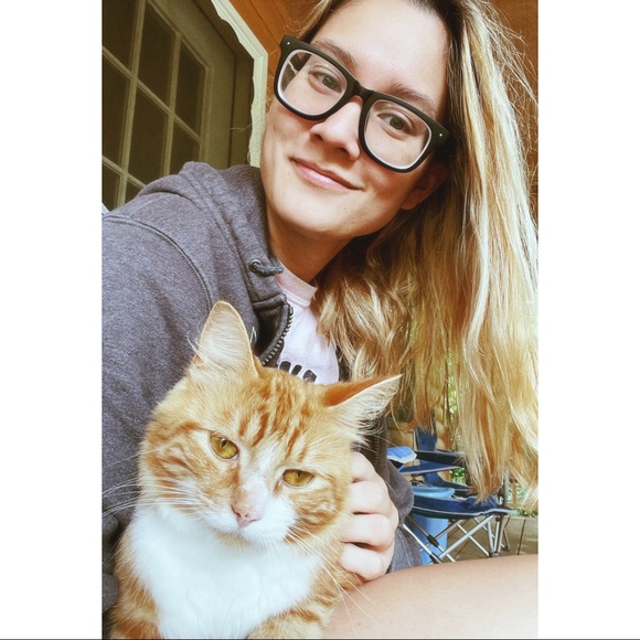 Meet your Posher, Kelly - Picture 3 of 5